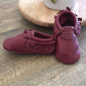 Freshly Picked like new size 7 Maroon Moccs